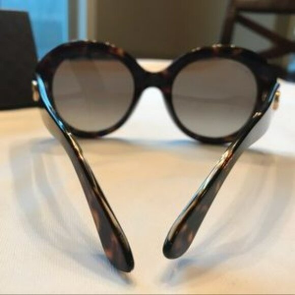 Authentic Gucci Round Tortoise Sunglasses - Picture 5 of 5